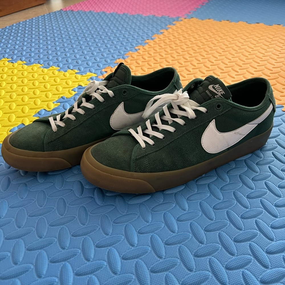 Nike Forest Green and White Men's Sneakers